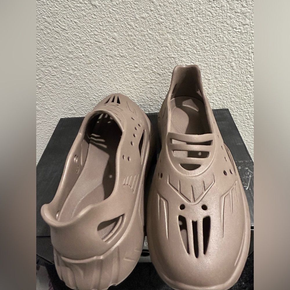 Brand New SIA Collective SC20 Foam Shoes - Mocha Color, Size 6/7